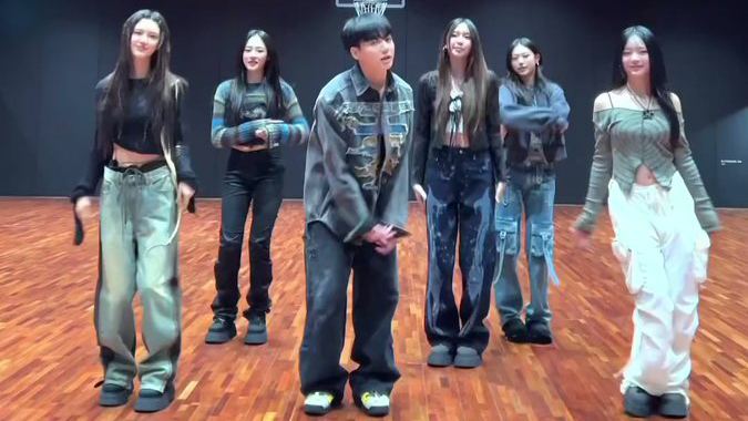 فرقة نيوجينز في تحدي الرقص مع جونغكوك لأغنية 'DITTO' - آراكيبوب