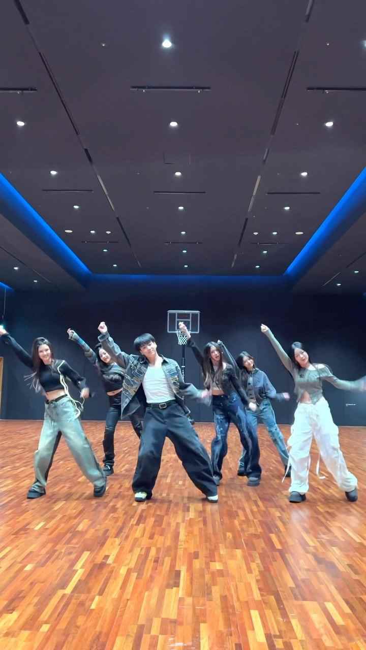 فرقة نيوجينز فــي تحدي الرقص مع جونغكوك لأغنية 'DITTO' - كيبوبنا KPOPNA - كيبوبنا